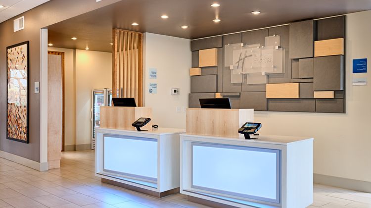 Holiday Inn Express & Suites Keizer Lobby