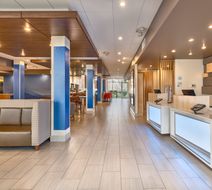 Holiday Inn Express & Suites Keizer Lobby