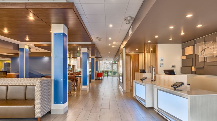 Holiday Inn Express & Suites Keizer Lobby