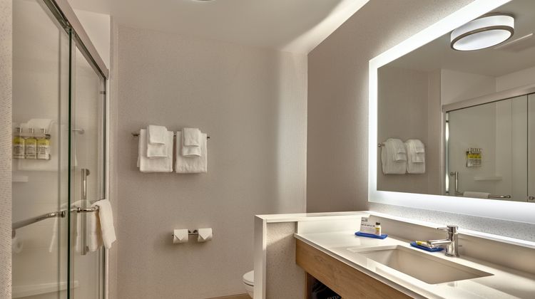 Holiday Inn Express & Suites Keizer Room