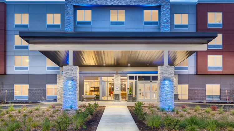 Holiday Inn Express & Suites Keizer Exterior