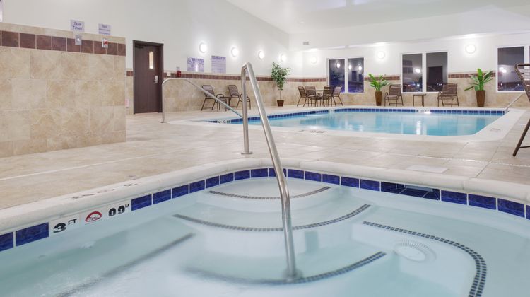 Holiday Inn Express & Suites Omaha I-80 Pool