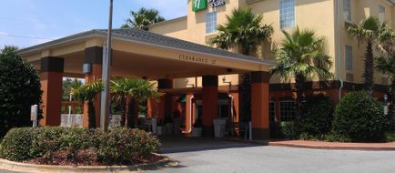 Holiday Inn Express Exterior