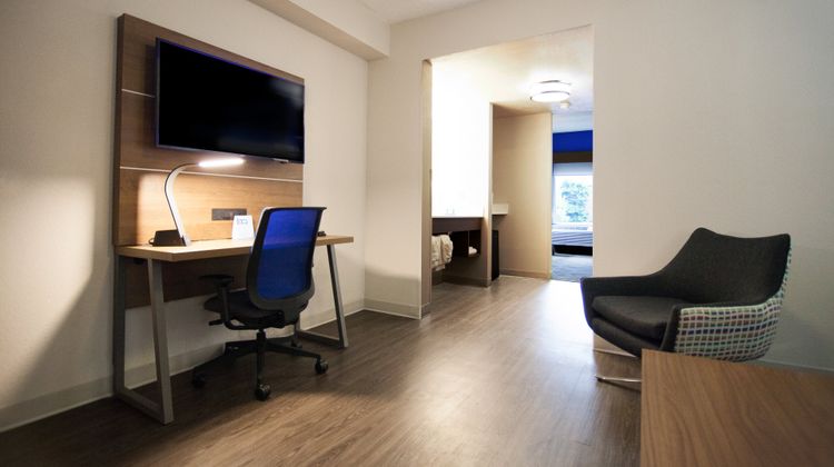 Holiday Inn Express Suite