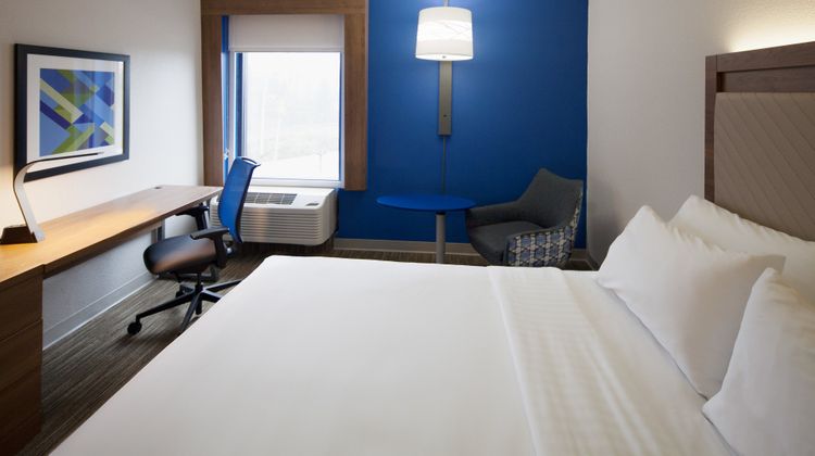 Holiday Inn Express Suite