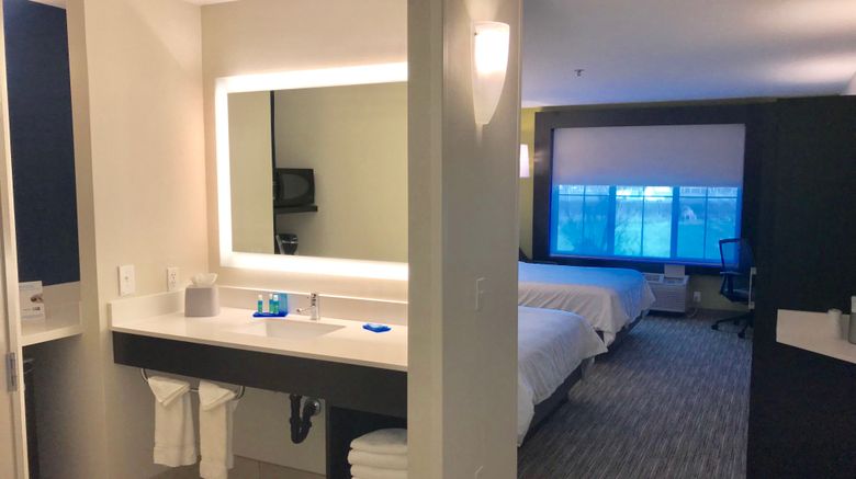 <b>Holiday Inn Express Hotel & Suites Room</b>. Images powered by <a href="https://www.leonardoworldwide.com/" title="Leonardo Worldwide" target="_blank">Leonardo</a>.