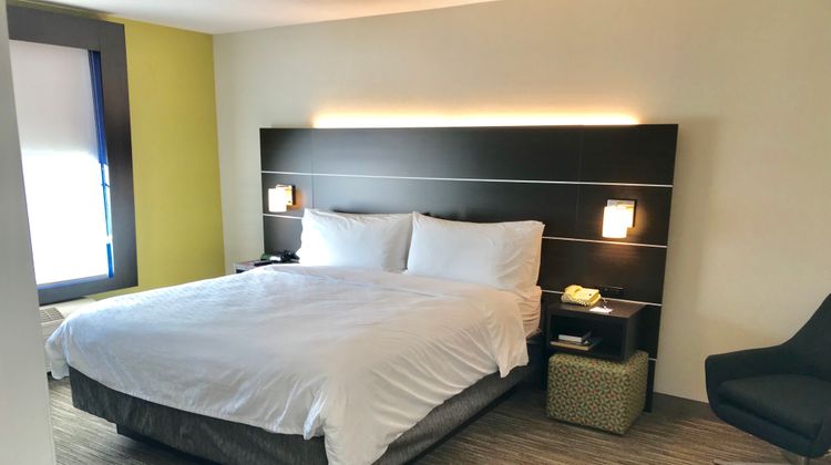 Holiday Inn Express Hotel & Suites Suite