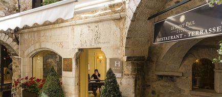 Le St Paul Hotel Exterior