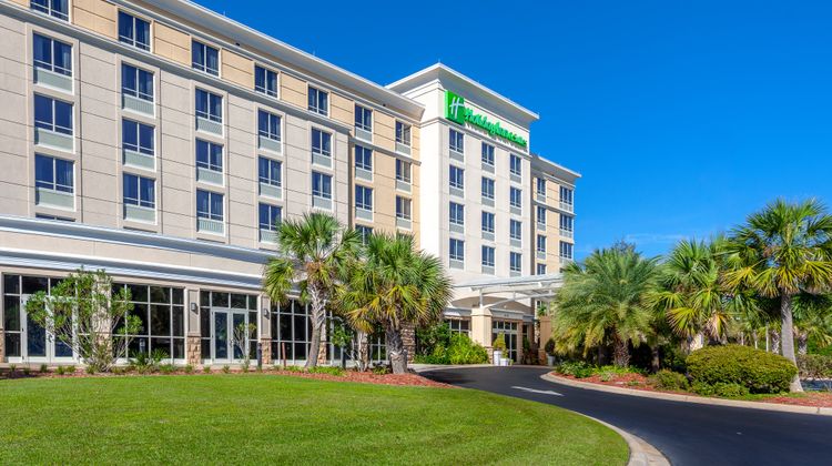Holiday Inn Hotel & Suites Exterior