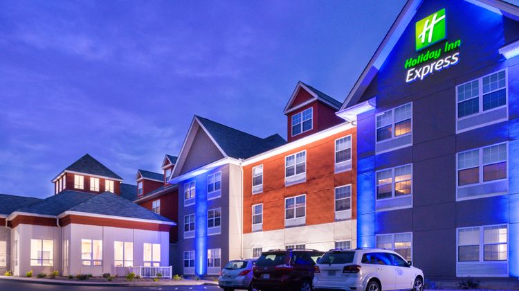 Holiday Inn Express Exterior