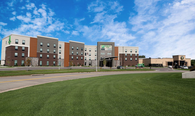 Holiday Inn Suites Airport Exterior