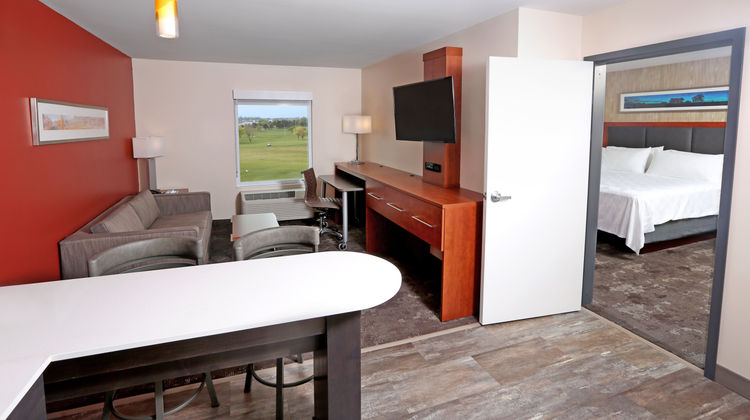 Holiday Inn Suites Airport Suite