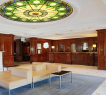 Holiday Inn Guildford Lobby