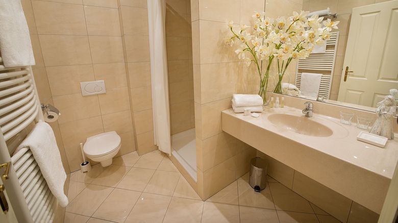 <b>Hotel Angelis Room</b>. Images powered by <a href="https://www.leonardoworldwide.com/" title="Leonardo Worldwide" target="_blank">Leonardo</a>.