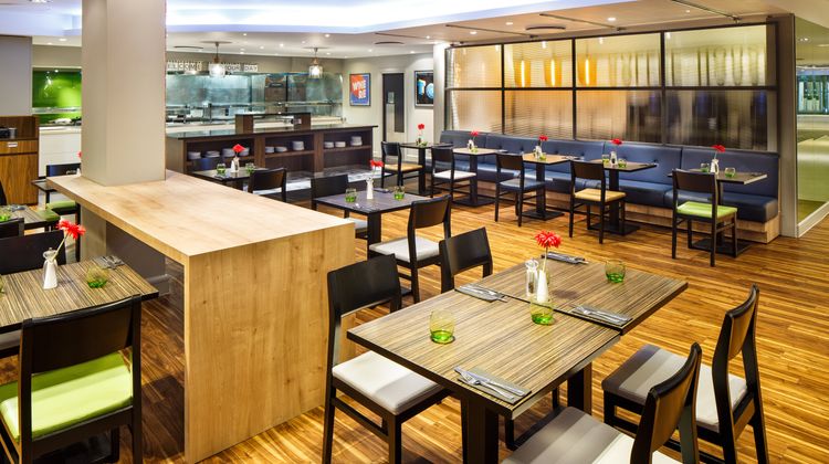 Holiday Inn London Heathrow Restaurant