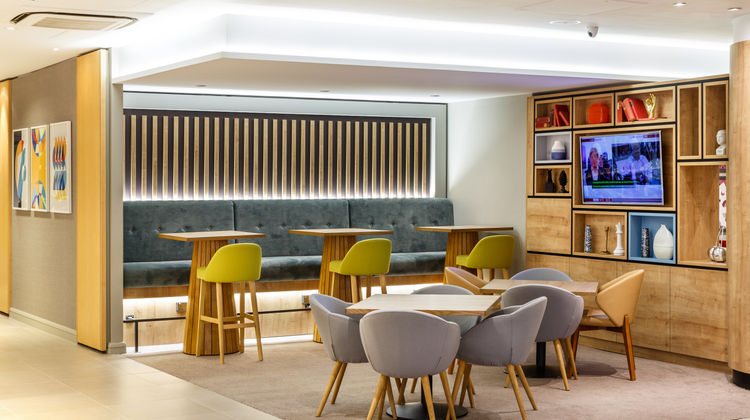 Holiday Inn London Heathrow Exterior