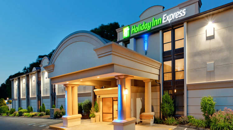 Holiday Inn Express Exterior