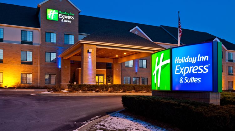 Holiday Inn Express Hotel & Suites Exterior