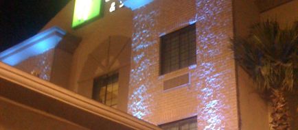 Holiday Inn Express Exterior
