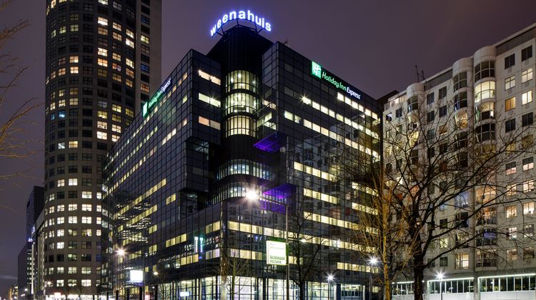 Holiday Inn Express - Central Station Exterior