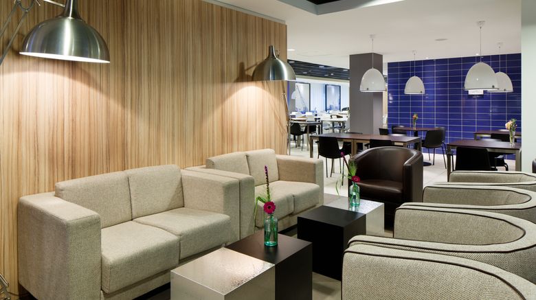 <b>Holiday Inn Express - Central Station Lobby</b>. Images powered by <a href="https://www.leonardoworldwide.com/" title="Leonardo Worldwide" target="_blank">Leonardo</a>.