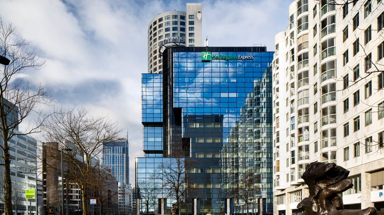 Holiday Inn Express - Central Station Exterior