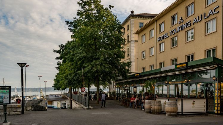 Touring au Lac Hotel Exterior