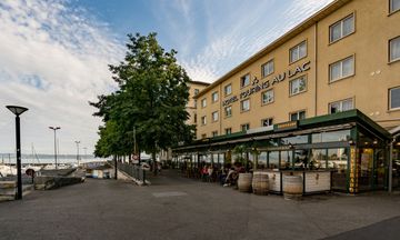 Touring au Lac Hotel