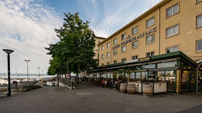 Touring au Lac Hotel