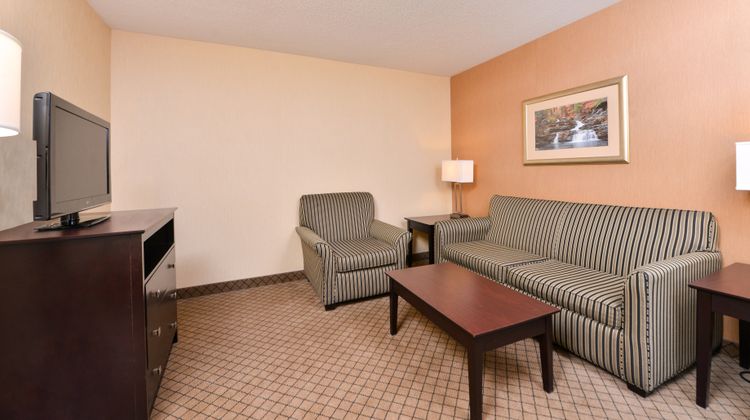 Holiday Inn Express Suite