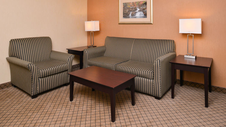 Holiday Inn Express Suite