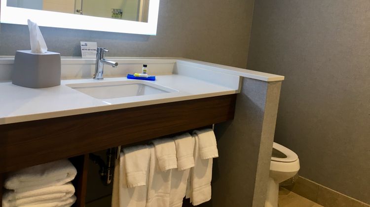 Holiday Inn Express Grand Island Room