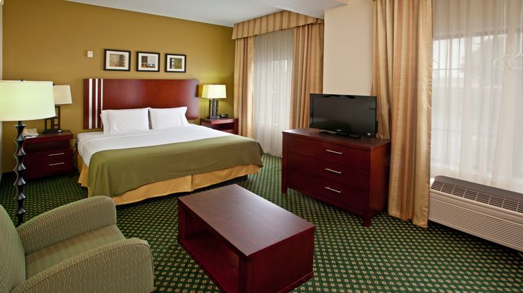 Holiday Inn Express Indianapolis East Room