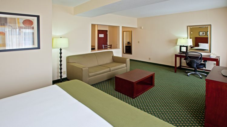 Holiday Inn Express Indianapolis East Room