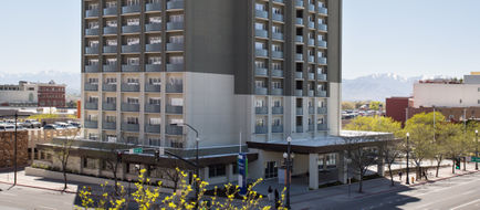 Holiday Inn Express & Suites Airport Exterior