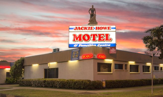 Jackie Howe Motel Exterior