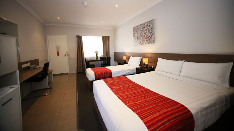Roma Inland Motor Inn Room