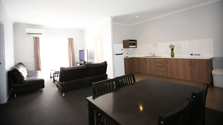 Roma Inland Motor Inn Room