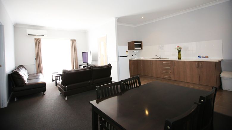 <b>Roma Inland Motor Inn Room</b>. Images powered by <a href="https://www.leonardoworldwide.com/" title="Leonardo Worldwide" target="_blank">Leonardo</a>.