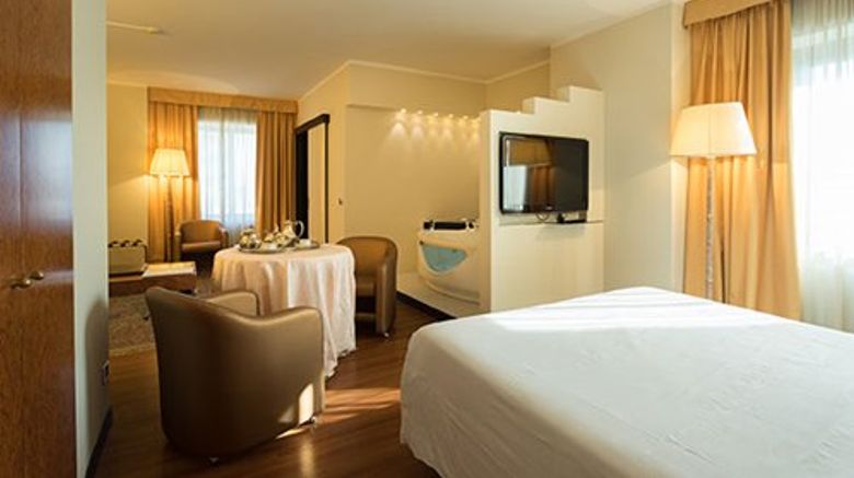 <b>De la Ville Hotel Room</b>. Images powered by <a href="https://www.leonardoworldwide.com/" title="Leonardo Worldwide" target="_blank">Leonardo</a>.