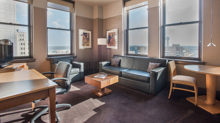 Magnolia Dallas Downtown Suite
