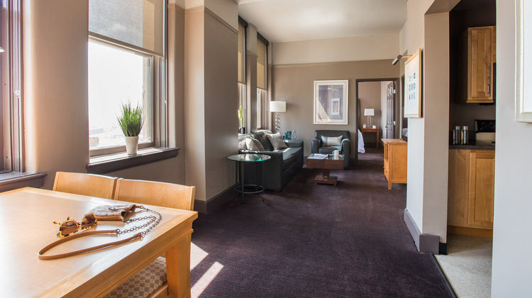Magnolia Dallas Downtown Suite