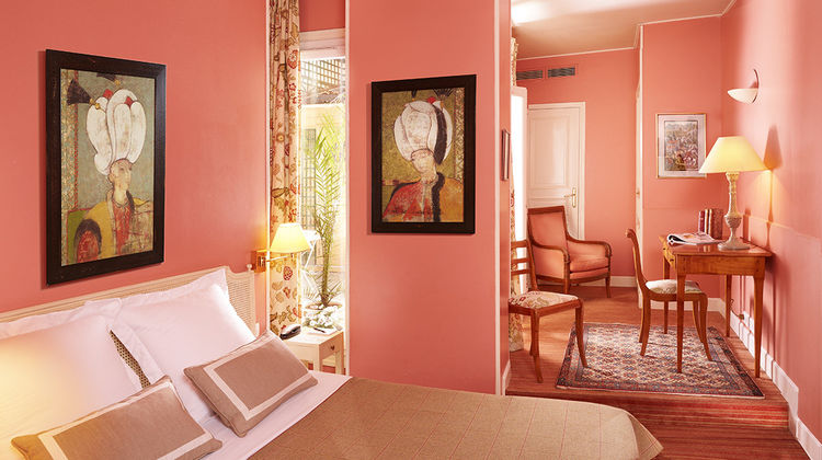 Relais Du Louvre Room