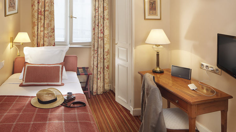 Relais Du Louvre Room