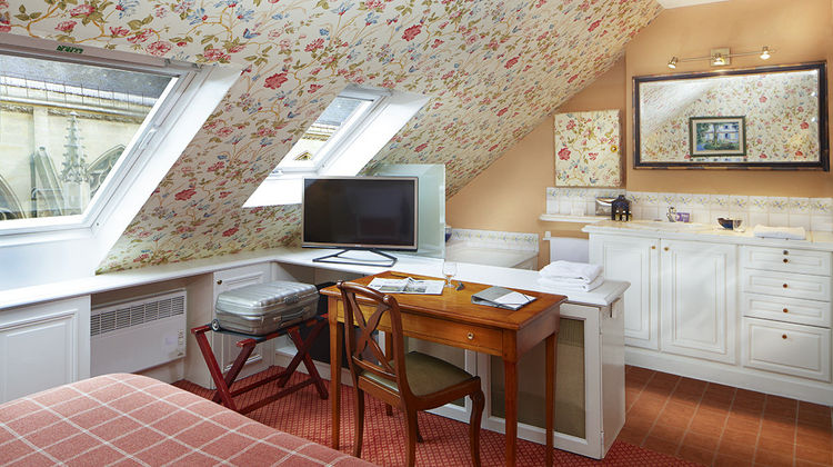 Relais Du Louvre Room