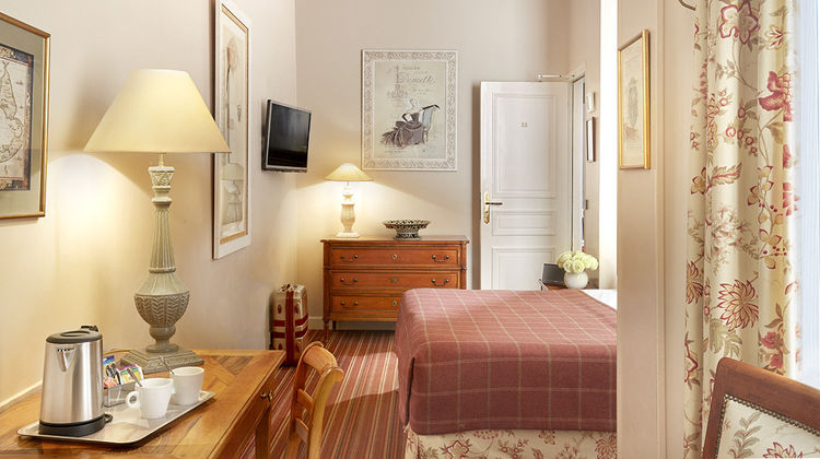 Relais Du Louvre Room
