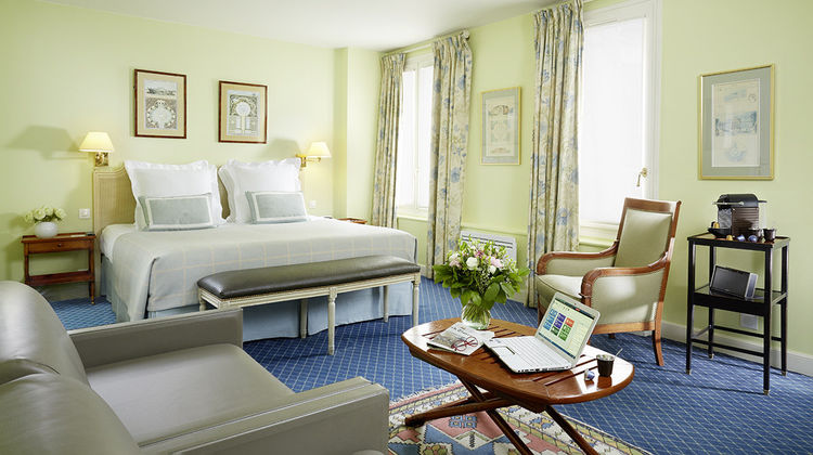 Relais Du Louvre Room