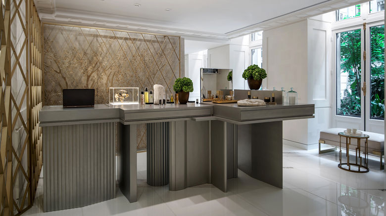 <b>Hotel de Crillon, A Rosewood Hotel Spa</b>. Images powered by <a href=https://www.travelagewest.com/Hotels/Paris/