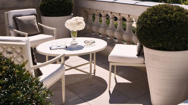 <b>Hotel de Crillon, A Rosewood Hotel Suite</b>. Images powered by <a href=https://www.travelagewest.com/Hotels/Paris/