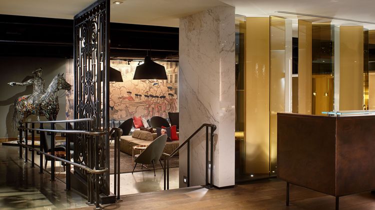 Revere Hotel Boston Common Lobby